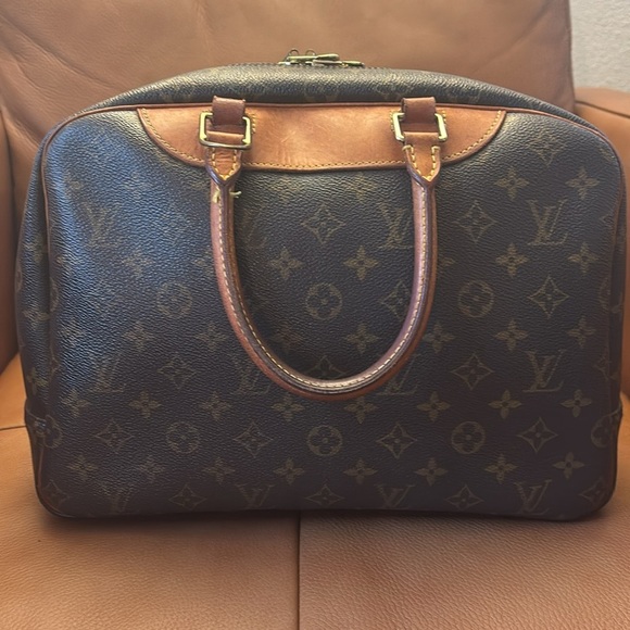 Louis Vuitton Monogram Deavuille Handbag with COA - Picture 3 of 15